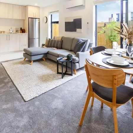 Serenity In The Centre: 2 Bed 2 Bath